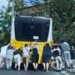 Bir İstanbul klasiği: Bozulan İETT otobüsleri yolda bıraktı