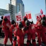 G.Kore'de on binlerce işçi, çalışma koşullarının iyileştirilmesi talebiyle sokağa çıktı