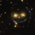 NASA'dan gülen yüz emojisine benzeyen galaksi fotoğrafı