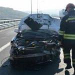 Kuzey Marmara Otoyolu'nda araç bariyerlere çarptı! 3 kişi yaralandı