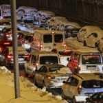 Binlerce araç yollarda kaldı: Aracını bırakan yollara düştü!