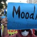 Pakistan'da öğrenciler Hindistan'daki başörtüsü yasağını protesto etti