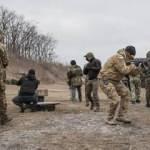 Ukrayna için savaşmak isteyen yabancı savaşçılar sınırı geçti