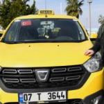 Antalya'da yüksek lisans yapan 27 yaşındaki Kübra pandemide iş bulamadı, taksici oldu