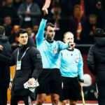 Galatasaray - Beşiktaş derbisinde gözden kaçan kırmızı kart!