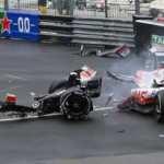 F1'de korkunç kaza! Schumacher'in aracı ikiye bölündü