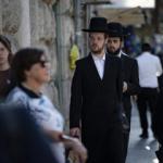 İsrail'deki dindar Yahudilere sorduk: Neden siyah giyiniyorlar, zülüf uzatıyorlar?