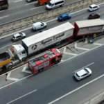 İstanbul'da 3 TIR ile 1 otomobilin karıştığı zincirleme kaza