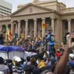 Sri Lanka'da protestocular devlet başkanlığı binasına girdi