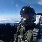 Milli Savunma Bakanı Akar, F-16 kokpitinde