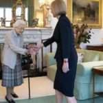 İngiltere Kraliçesi 70 yılda 150'den fazla başbakan eskitti