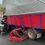 Antalya’da feci kaza! Kamyonet ile otomobil kafa kafaya çarpıştı: 2 ölü, 6 yaralı