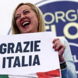 İtalya'da LGBT'lileri destekleyen yasa iptal edildi