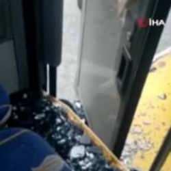 İETT otobüsünün camı patladı, şoför yolcuları azarladı