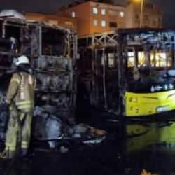 İstanbul'da 3 İETT otobüsü alev alev yandı 