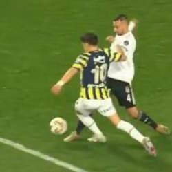 Kadıköy'de tartışmalı anlar! Fenerbahçe iki penaltı kazandı! Beşiktaş 10 kişi kaldı