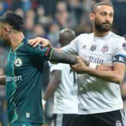 Beşiktaş'ta korkutan sakatlık! Cenk Tosun maça devam edemedi