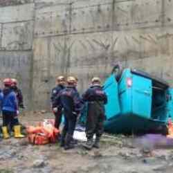 Feci kaza: Dereye düşen araçtaki 4 kişi hayatını kaybetti