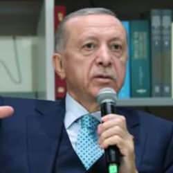 Başkan Erdoğan gençlerle buluştu! Duygulandıran hediye