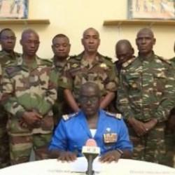 Nijer'de askeri darbe: Anayasa askıya alındı