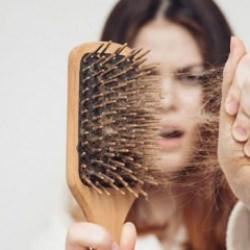 Kadınlarda saç dökülmesine ne iyi gelir? Durmayan, aşırı saç dökülmesi neden olur?