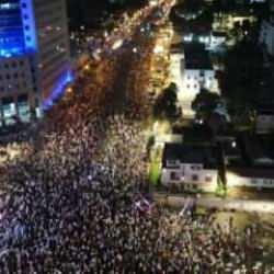 İsrail'de binlerce kişi hükümetin yargı düzenlemesine karşı yine sokaklara indi