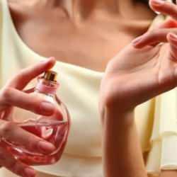 Kadınların parfüm sıkması caiz mi? Koku sürünmek günah mıdır?