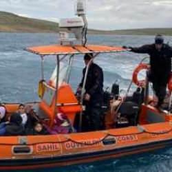 Ayvalık açıklarında 27 düzensiz göçmen kurtarıldı
