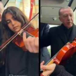 Cumhurbaşkanı Recep Tayyip Erdoğan seçim otobüsünde türkü söyledi! 