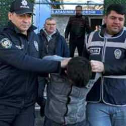 İzmir'de bir taksiciye daha saldırı: Makası sırtıma soktu
