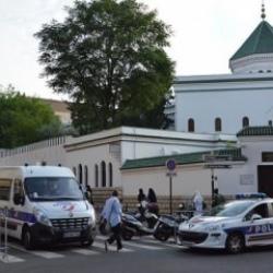 Fransa'da bir cami ırkçı saldırının hedefi oldu