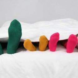 Gece çorapla uyumak beyne zararlı mı, boy uzamasına engel mi? Çorapla uyumak neden zararlı?
