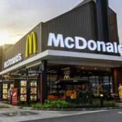 McDonald's üç yıldan uzun bir sürenin ardından ilk kez küresel çapta düşüş yaşadı