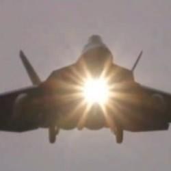 Gerilim arttı! F-22 savaş uçağı filosu peş peşe iniş yaptı