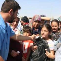 Bağcılar Belediyesi'nden depremzede öğrencilere kırtasiye ve çanta desteği