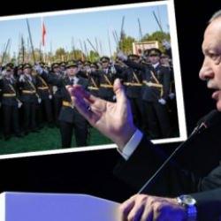 Başkan Erdoğan'dan yasaklı yemin metni okuyan teğmenlere: Bu kılıçları kime çekiyorsunuz