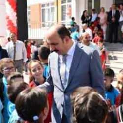 Başkan Altay yeni eğitim yılının ilk gününde öğrencilerle birlikte