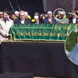 FETÖ’nün cenaze töreninde dikkat çeken kare! Fotoğraflardaki kişi Adil Öksüz mü?