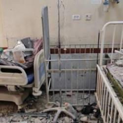 İsrail, Gazze'nin kuzeyindeki tek hastanede tıbbi malzemelerinin bulunduğu katı hedef aldı