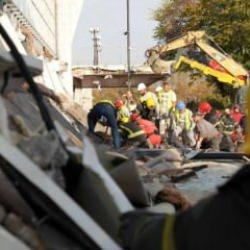 Sırbistan'da tren istasyonundaki beton sundurmanın çökmesi sonucu 14 kişi öldü