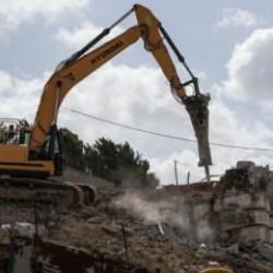 Batı Şeria’da İsrail zulmü... ‘Ruhsatsız’ dedi evini yıktı!