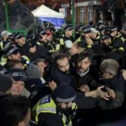 PKK destekçileri Londra'da ortaya çıktı! 7 kişi gözaltına alındı