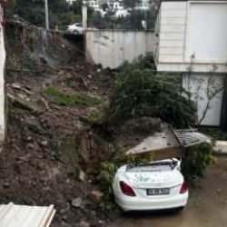 Bodrum'da istinat duvarı çöktü! 1 otomobil ve 1 ev zarar gördü