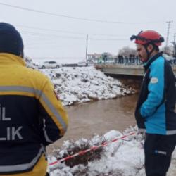 Şanlıurfa'da okul yolunda facia! Otomobil kanala uçtu: 3 çocuk öldü, baba aranıyor