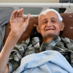 45 yaşında olan 80 gösteren adam ameliyatla yeniden hayata döndü 