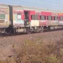 Hindistan’da  feci tren kazası... Ölü ve yaralılar var!