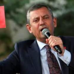 Türk halkından Özgür Özel’e kırmızı kart cevabı!