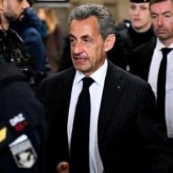 Eski Fransa Cumhurbaşkanı Sarkozy'e kelepçe vuruldu!