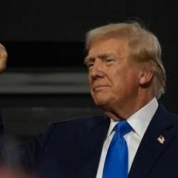 Gerilim tırmanıyor! Trump imzayı attı, kılıçlar çekildi