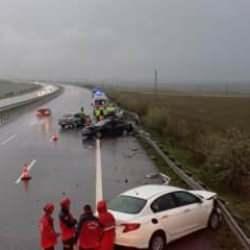 İstanbul-İzmir Otoyolu'nda zincirleme kaza: 2 ölü, 4 yaralı